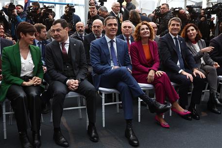 17/03/2025. Pedro Sánchez asiste a la entrega de llaves de una promoción de vivienda pública en Sevilla. El presidente del Gobierno, Pedro S...