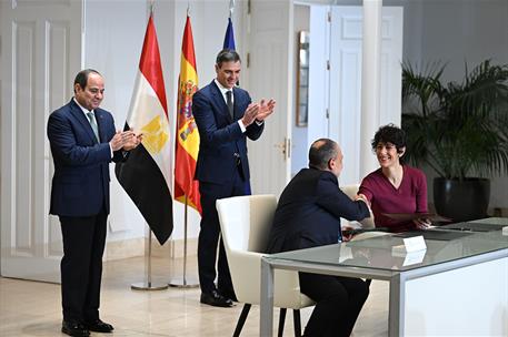 19/02/2025. Pedro Sánchez recibe al presidente de Egipto, Abdelfatah Al-Sisi, en La Moncloa. La ministra de Inclusión, Seguridad Social y Mi...