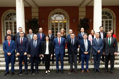 19/03/2025. El presidente del Gobierno se reúne con el American Business Council. Foto de familia del encuentro.