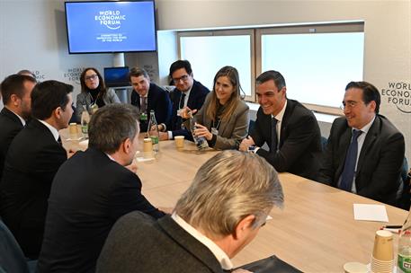 22/01/2025. Pedro S&#225;nchez participa en la 55&#170; reuni&#243;n anual del Foro Econ&#243;mico Mundial. El presidente del Gobierno, Pedro S&#225;nchez, reunido j...