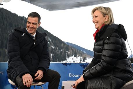 22/01/2025. Pedro S&#225;nchez participa en la 55&#170; reuni&#243;n anual del Foro Econ&#243;mico Mundial. El presidente del Gobierno, Pedro S&#225;nchez, atiende a...