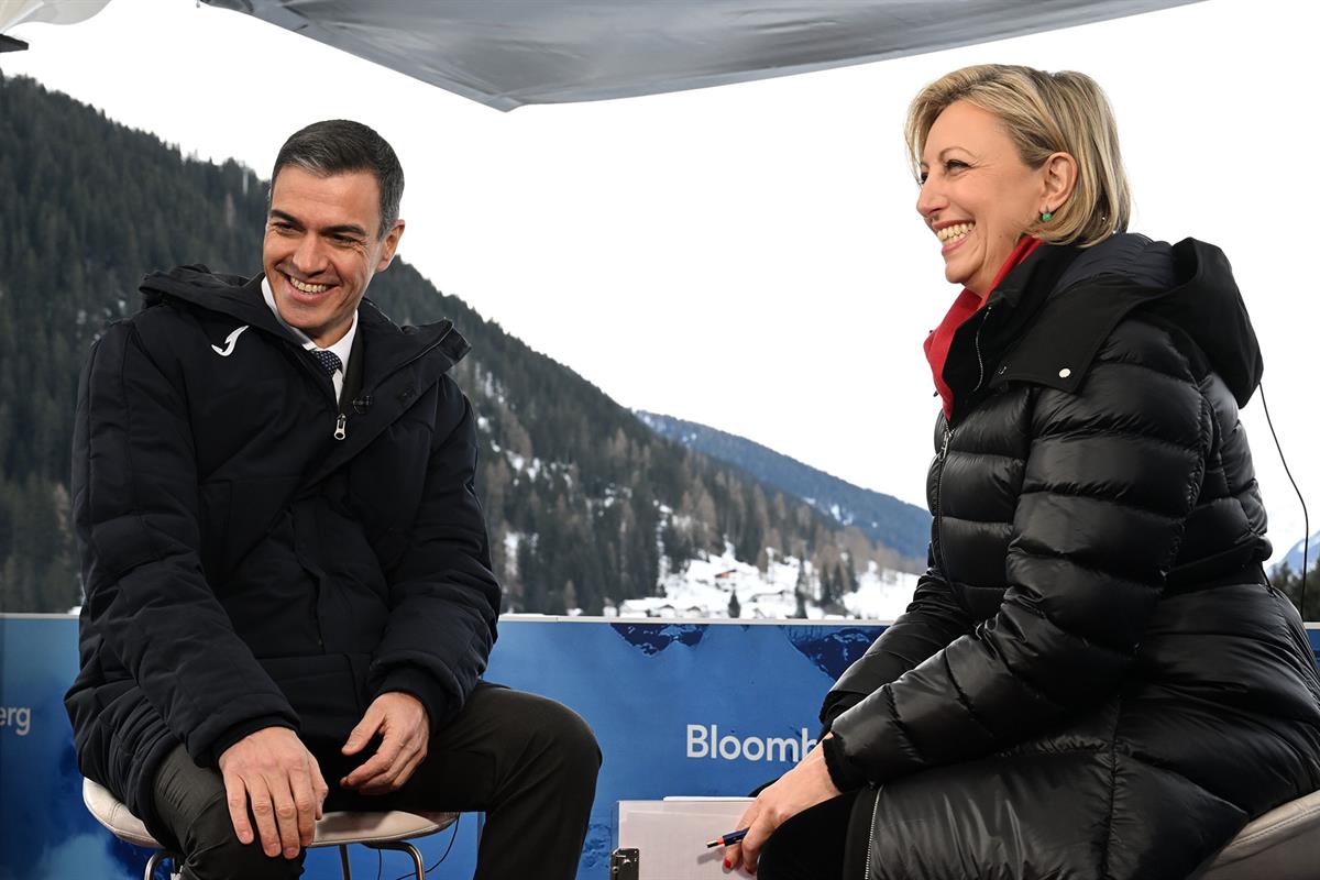 22/01/2025. Pedro Sánchez participa en la 55ª reunión anual del Foro Económico Mundial. El presidente del Gobierno, Pedro Sánchez, atiende a...