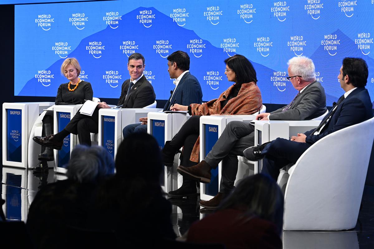 22/01/2025. Pedro Sánchez participa en la 55ª reunión anual del Foro Económico Mundial. El presidente del Gobierno, Pedro Sánchez, junto al ...