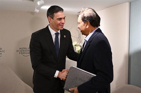 22/01/2025. Pedro S&#225;nchez participa en la 55&#170; reuni&#243;n anual del Foro Econ&#243;mico Mundial. El presidente del Gobierno, Pedro S&#225;nchez, saluda al...