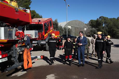 23/01/2025. Pedro Sánchez visita a las unidades militares desplegadas en Valencia tras la DANA. El presidente del Gobierno, Pedro Sánchez, d...