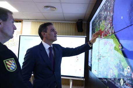 23/01/2025. Pedro Sánchez visita a las unidades militares desplegadas en Valencia tras la DANA. El presidente del Gobierno, Pedro Sánchez, o...