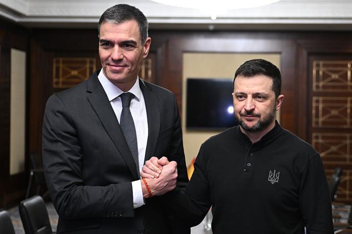 24/02/2025. Pedro Sánchez se reúne con Volodímir Zelenski en Kiev. El presidente del Gobierno, Pedro Sánchez, con el presidente ucraniano, V...