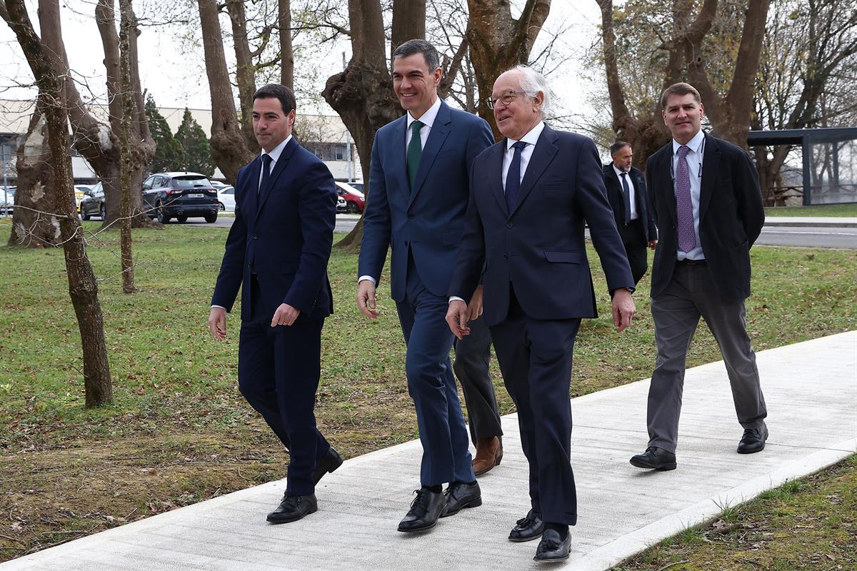 27/02/2025. Sánchez visita el centro de fabricación aeroespacial avanzada (ADMIRE). El presidente del Gobierno, Pedro Sánchez, a su llegada ...