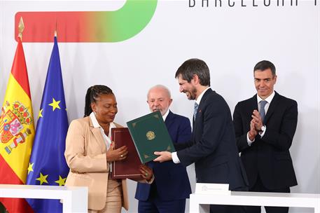 Firma de acuerdos entre los titulares de Cultura de España y Brasil, Ernest Urtasun y Margareth Menezes