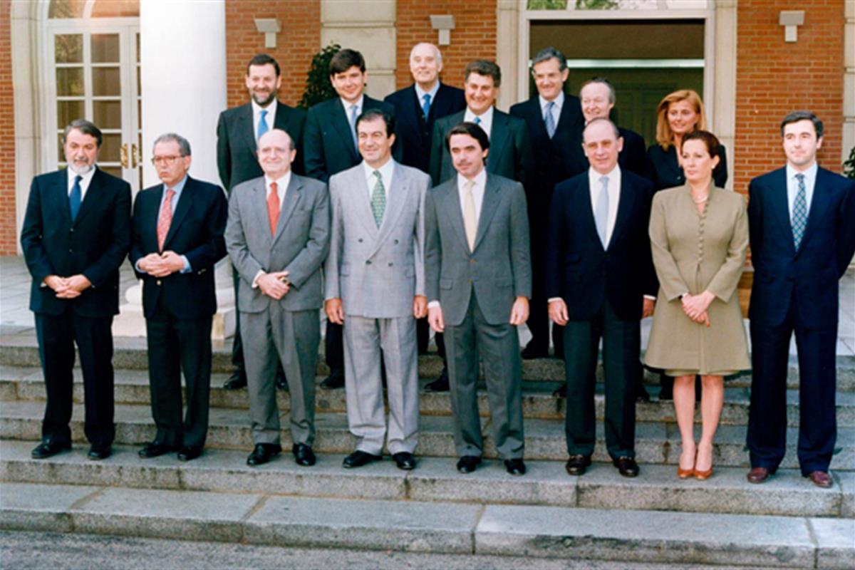 Gabinete de abril de 1999 a febrero de 2000