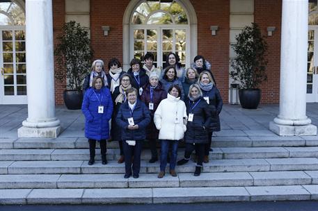 19/01/2023. Visitas del programa Moncloa Abierta. Participantes en el programa Moncloa Abierta, en la escalinata del edificio del Consejo de...