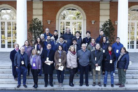 27/02/2023. Visitas del programa Moncloa Abierta. Participantes en el programa Moncloa Abierta, en la escalinata del edificio del Consejo de...