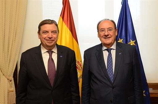 El ministro de Agricultura, Pesca y Alimentación en funciones, Luis Planas, junto al presidente de SAECA, Pablo Pombo 