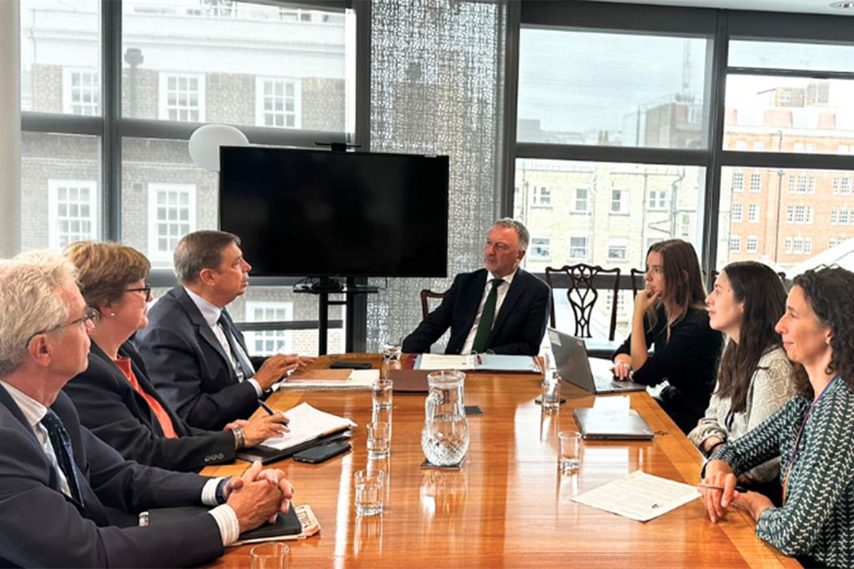 Encuentro del ministro Planas con el secretario de Estado de Medio Ambiente, Alimentación y Medio Rural del Reino Unido