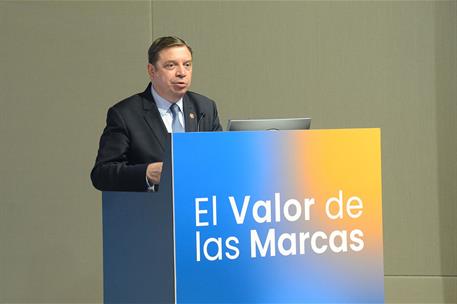 El ministro de Agricultura, Pesca y Alimentación, Luis Planas, durante la entrega de los Premios InnovaCción de Promarca 2023