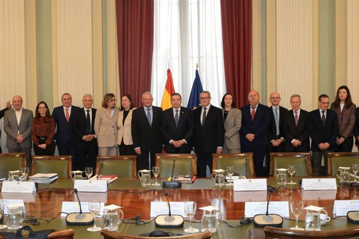 20/02/2025. Reunión de Planas con el consejo rector de Cooperativas Agro-alimentarias. El ministro de Agricultura, Pesca y Alimentación, Lui...