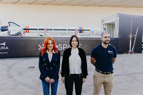 La ministra de Ciencia e Innovación en funciones, Diana Morant, junto a los astronautas españoles de la Agencia Espacial Europea