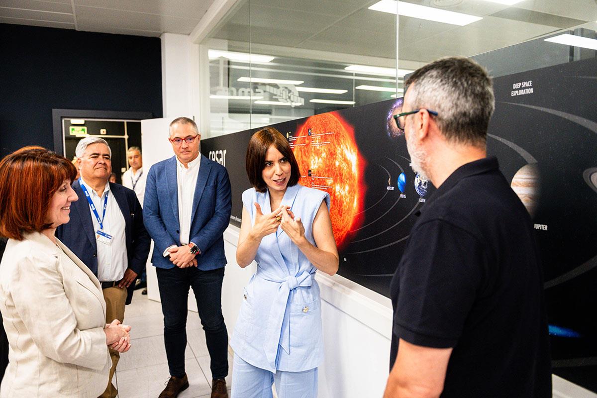 La ministra de Ciencia, Innovación y Universidades, Diana Morant, durante su visita al Centro Europeo de Astronomía Espacial