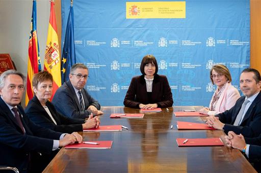 La ministra de Ciencia, Innovación y Universidades, Diana Morant, junto a algunos de los firmantes del convenio