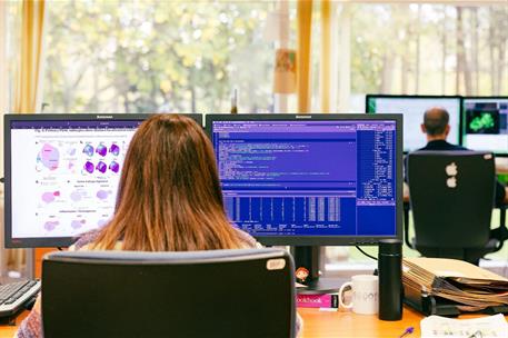 Trabajadora de investigación oncológica.