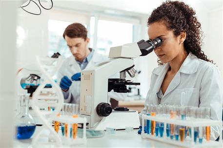 Investigadora en laboratorio