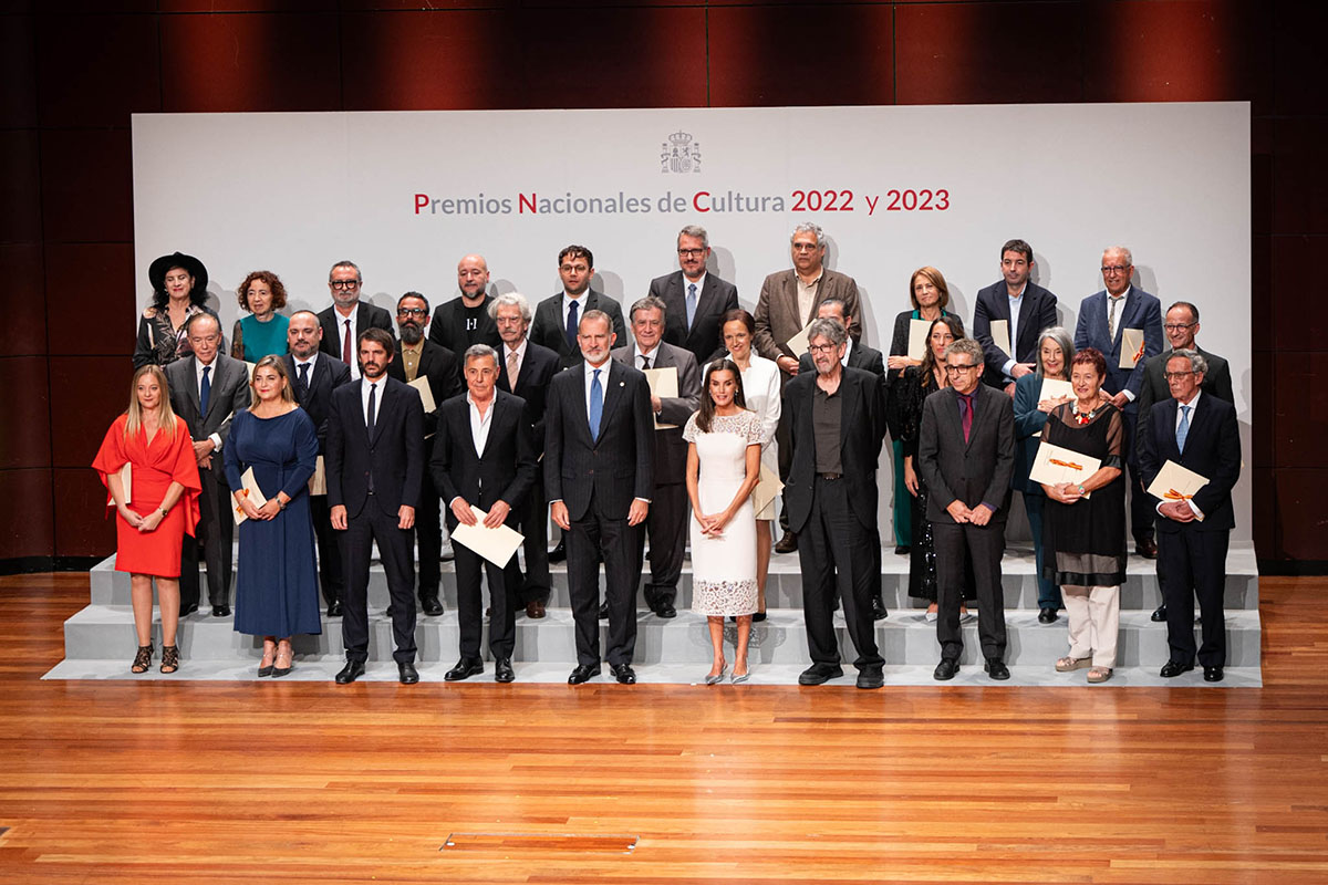 Foto de familia con los Premios Nacionales de Cultura 2022