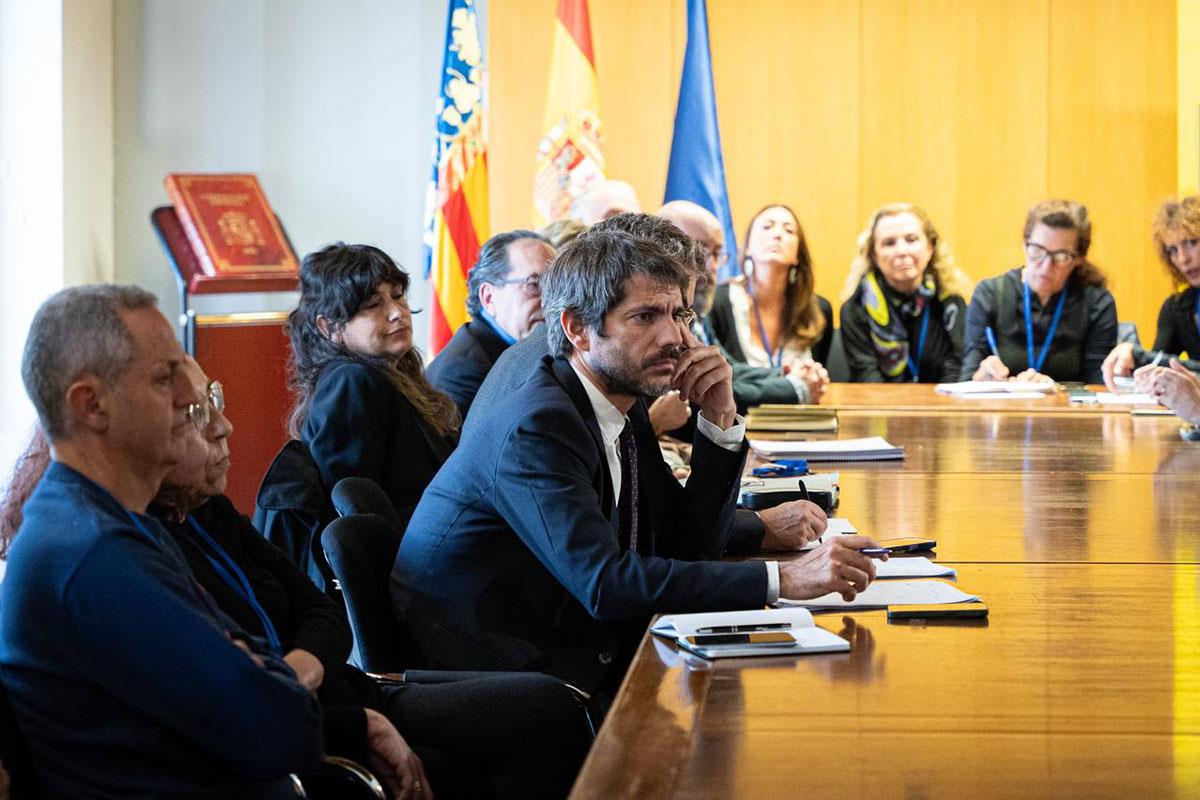 El ministro de Cultura, Ernest Urtasun, se reúne en Valencia con más de 40 entidades del sector cultural