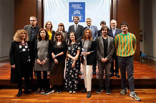 Foto de familia del acto de presentación