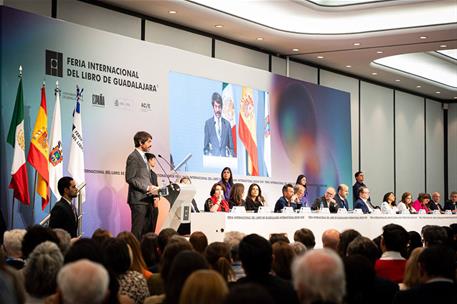 El ministro de Cultura, Ernest Urtasun, durante su intervención en el acto de inauguración