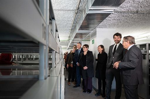 El ministro de Cultura, Ernest Urtasun, durante su visita al Archivo Histórico Provincial de Castellón