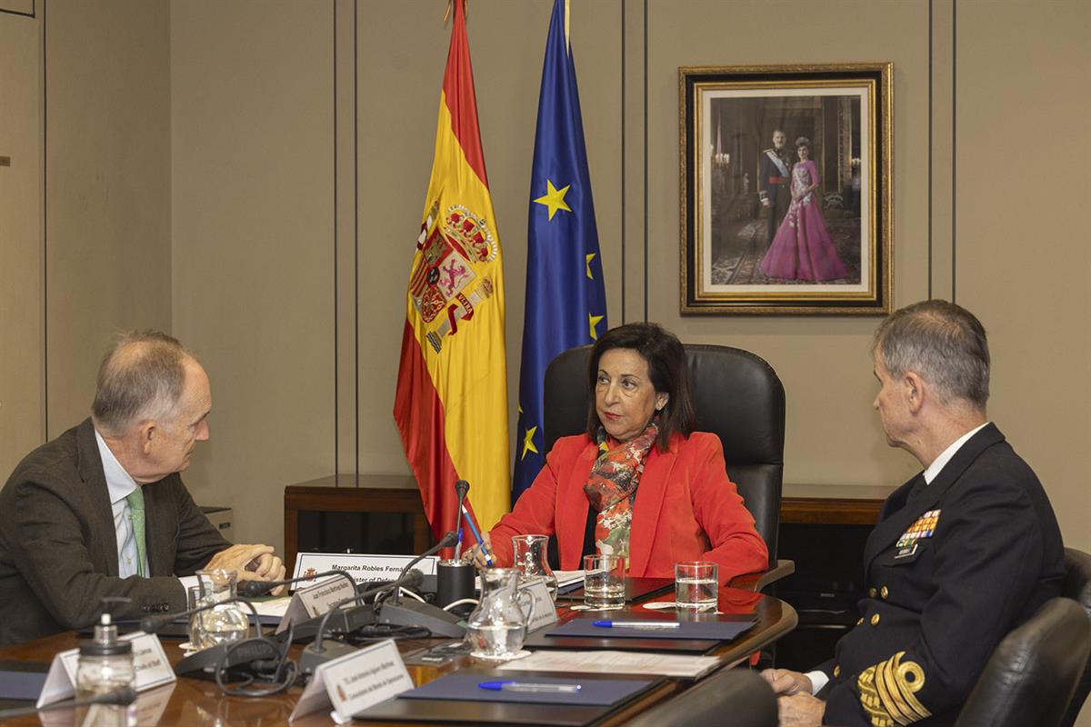 La ministra de Defensa, Margarita Robles, durante la reunión