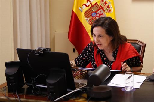La ministra de Defensa, Margarita Robles, durante la videoconferencia.