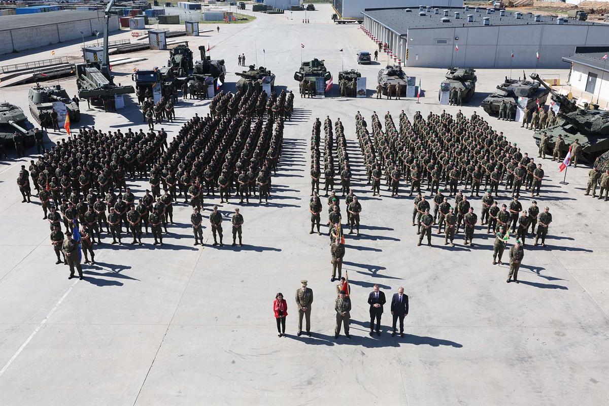 Imagen del artículo Las tropas españolas en Letonia reciben la visita del Rey y la ministra de Defensa