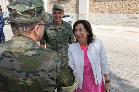 La ministra de Defensa, Margarita Robles, durante su visita a la Academia de Infantería de Toledo.