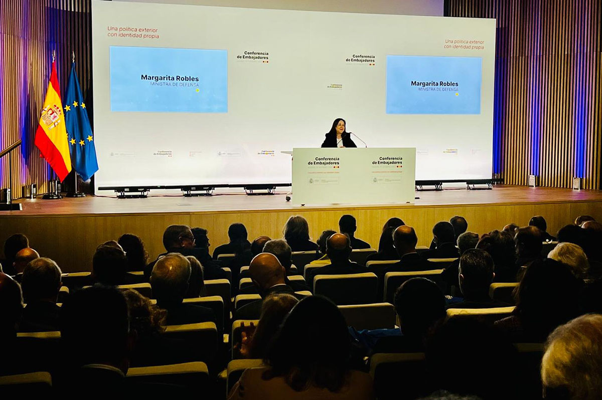 La ministra de Defensa, Margarita Robles, durante su intervención en la Conferencia de Embajadores