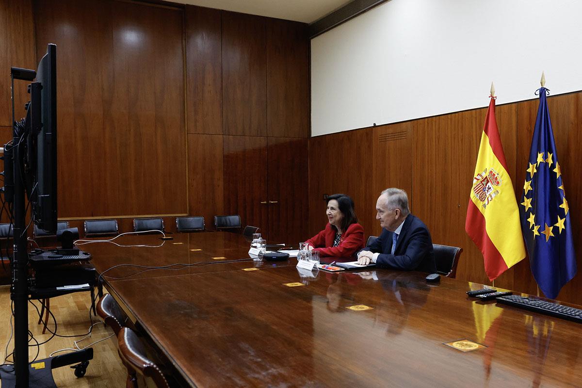 La ministra de Defensa, Margarita Robles, durante la reunión por videoconferencia