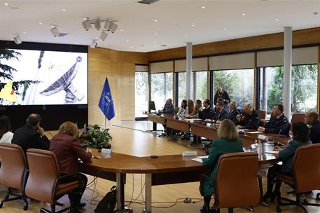 Margarita Robles visita el INTA.