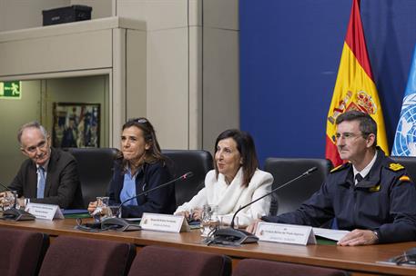 La ministra Robles, durante la videoconferencia con el mando del contingente español en Líbano