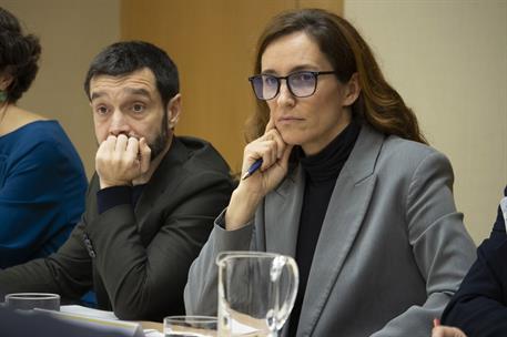 Pablo Bustinduy y Mónica García en la reunión con la confederación estatal de personas afectadas por ELA