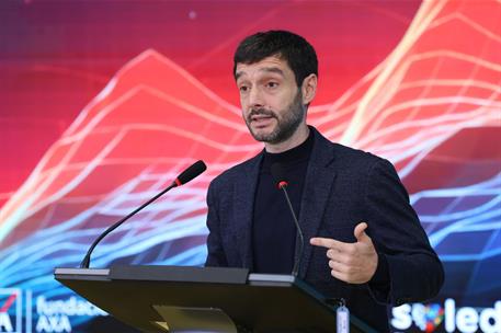 El ministro de Derechos Sociales, Consumo y Agenda 2030, Pablo Bustinduy, participando en la presentación del Barómetro sobre l