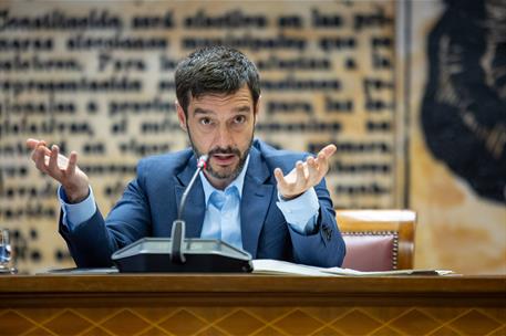 El ministro de Derechos Sociales, Consumo y Agenda 2030, Pablo Bustinduy, durante su comparecencia en el Senado.