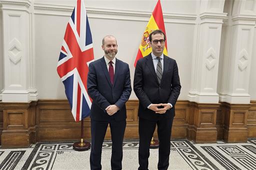 El ministro de Economía, Comercio y Empresa, Carlos Cuerpo, y el Secretary of State for Business and Trade, Jonathan Reynolds.