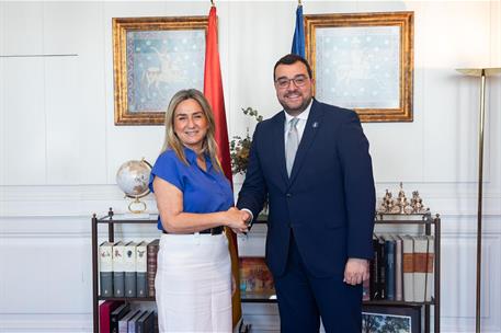 La ministra de Educación, Formación Profesional y Deportes y el presidente de Asturias