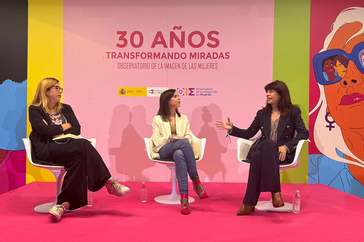 La directora del Instituto de las Mujeres, Cristina Hernández, y la ministra de Igualdad, Ana Redondo, durante su participación 