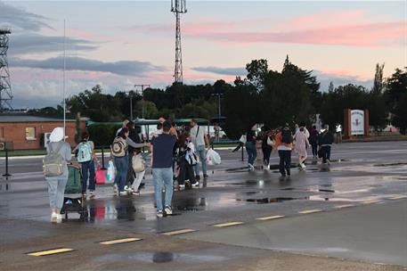 Ciudadanos de origen español evacuados desde Líbano a su llegada a España