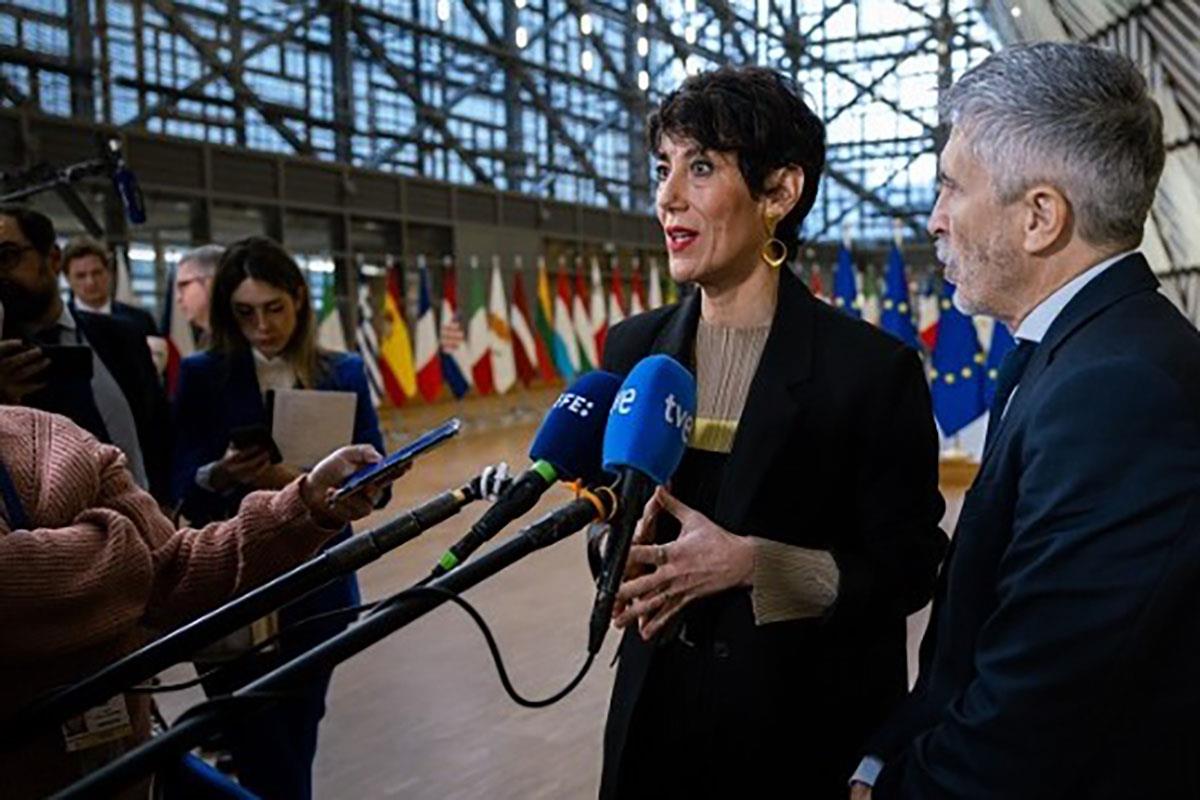 Elma Saiz junto a Fernando Grande-Marlaska en el Consejo de Justicia y Asuntos de Interior de la UE.