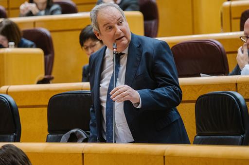 El ministro de Industria y Turismo, Jordi Hereu, en el Senado