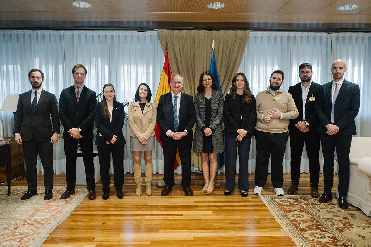 Jordi Hereu en el encuentro con miembros de AORU.