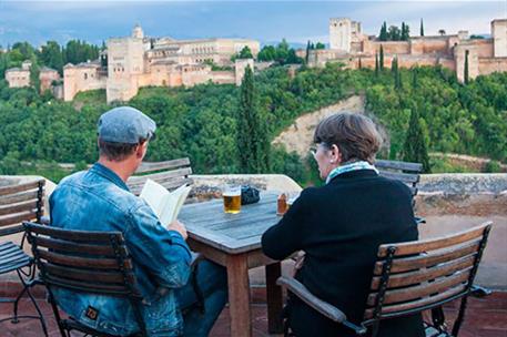 9/10/2023. Tourists in front of the Alhambra in Granada. Tourists in front of the Alhambra in Granada