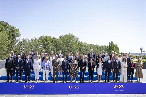 Foto de familia de la reunión de ministros del Interior celebrada en Logroño